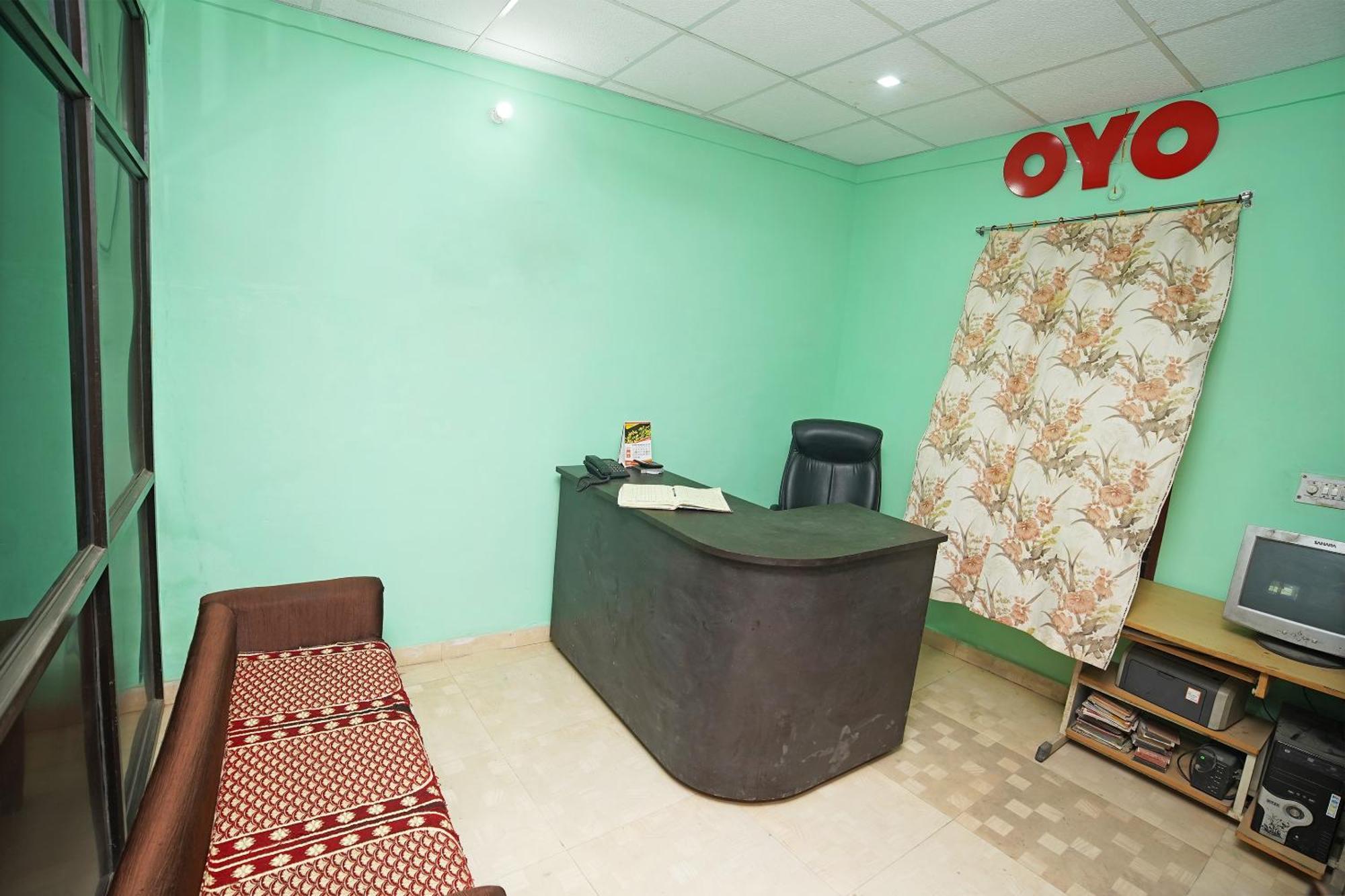 Hotel O Paras Guest House & Restaurant Haldwāni エクステリア 写真